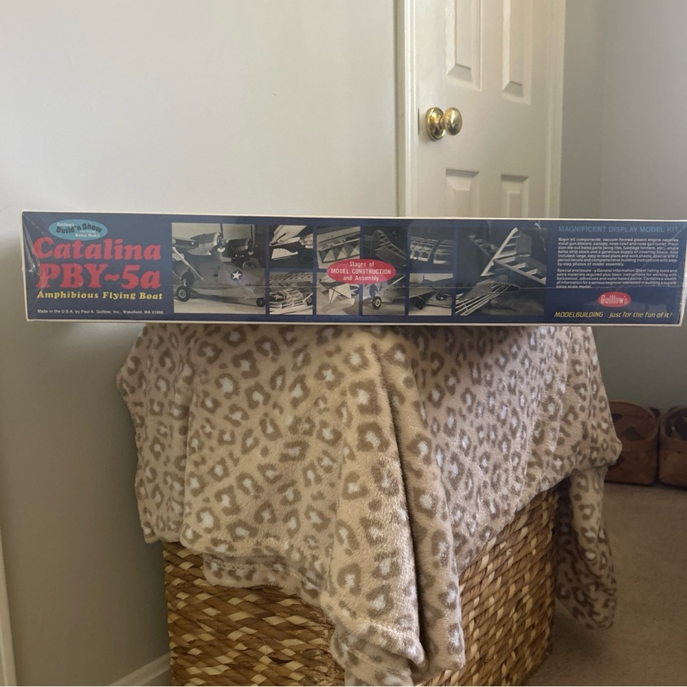 Catalina PBY-5a Amphibious Flying Boat Model Kit - New- Sealed - Picture 3 of 10